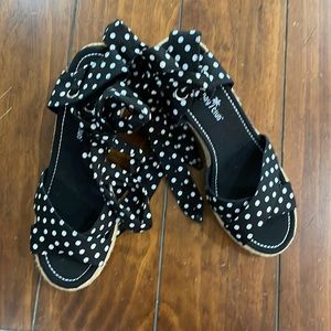 Montego Bay Club polka dot wedge sandals (sz 7)